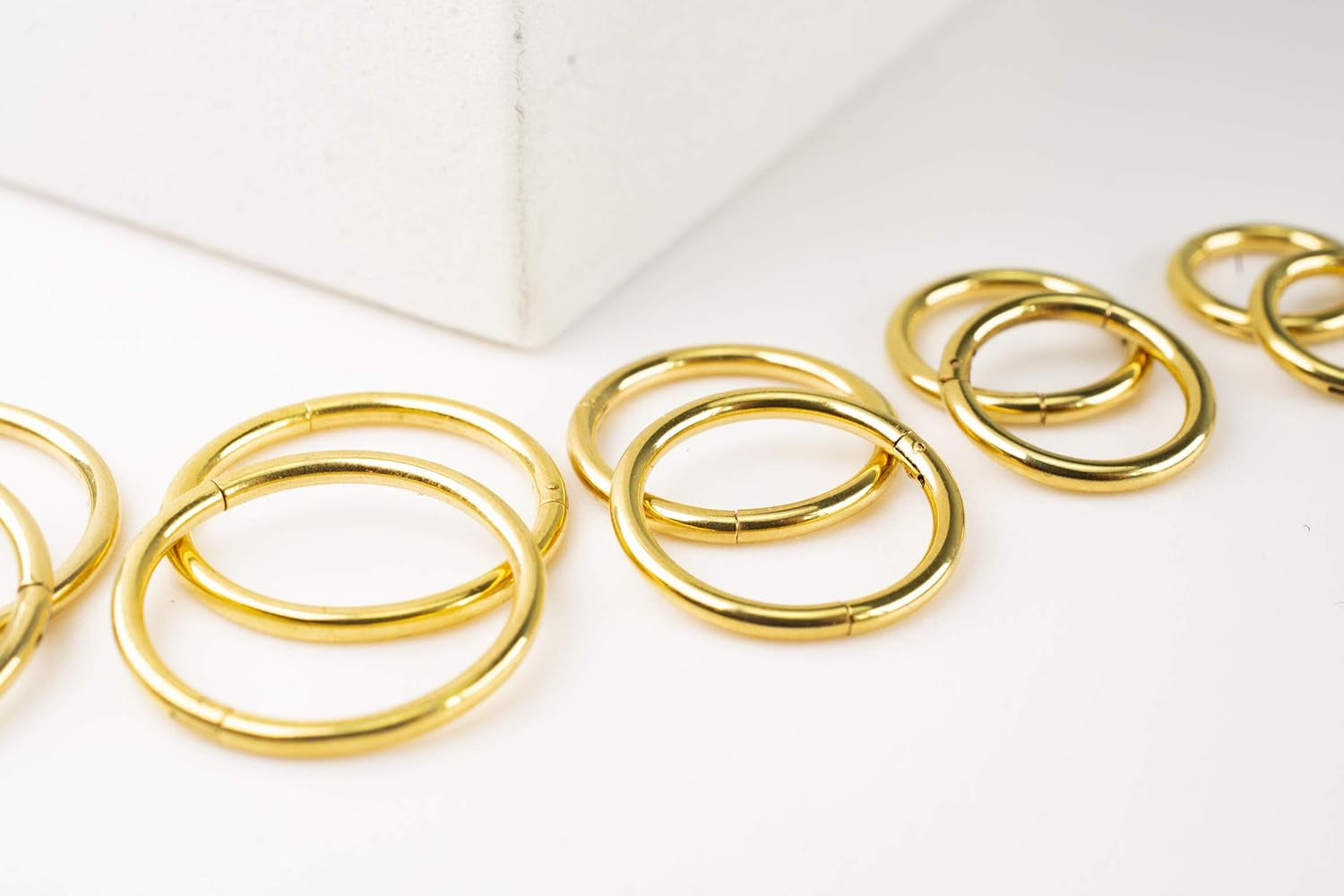 16G Surgical Steel Hinged Clicker Segment Nose Rings Hoop Helix Cartilage Daith Tragus Sleeper Earrings Body Piercing for Women 6Mm 8Mm 10Mm 12Mm 14Mm